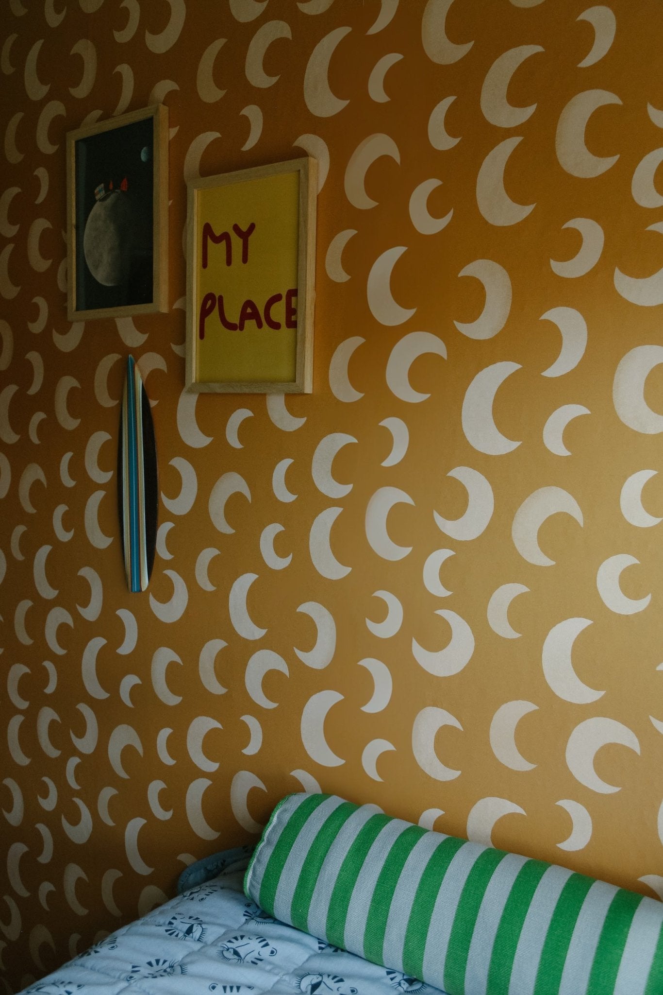 Behang | Moon | 100 x 320 cm | Golden ginger