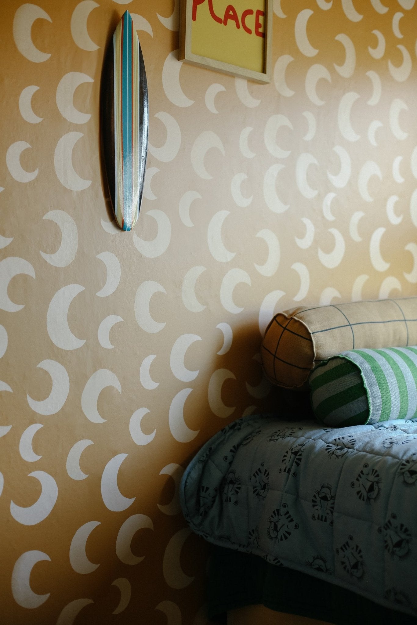 Behang | Moon | 100 x 320 cm | Golden ginger