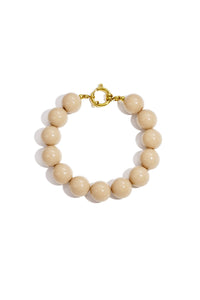 Bracelet with large beads and clasp at the front