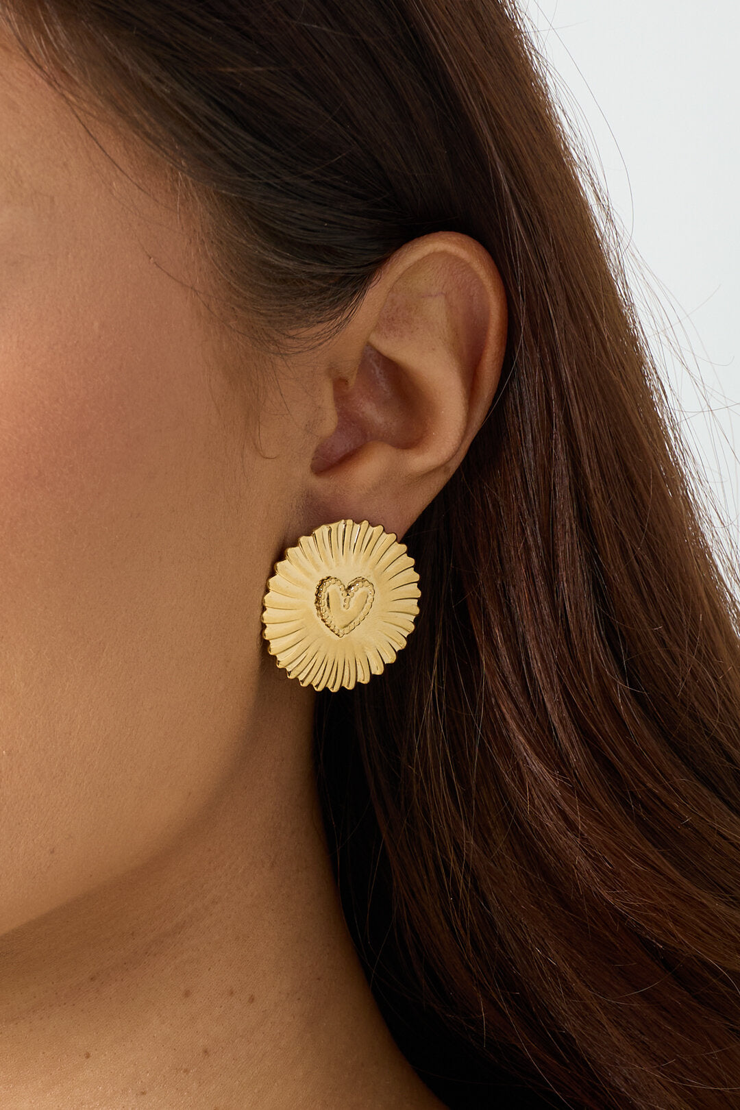 Statement earrings sparkling coin with heart
