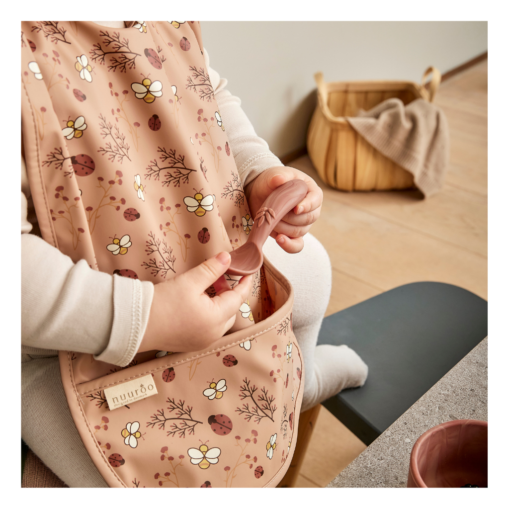 Gecoat slabbetje | Flower bee
