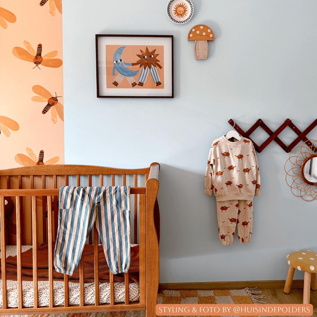 Behang moth | 100 x 270 cm | Sun | Aniek Bartels