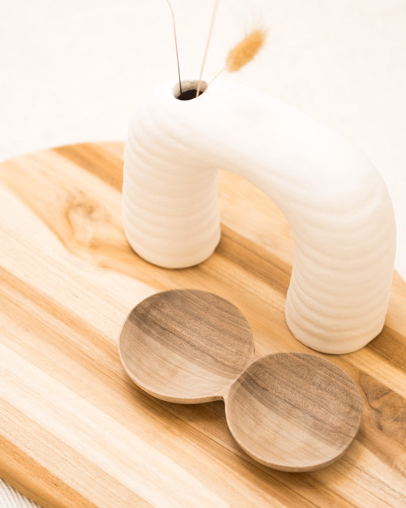 ByBazz handgemaakt dubbel schaaltje van notenhout met twee vakjes, perfect voor sieraden, sleutels of amberblokjes