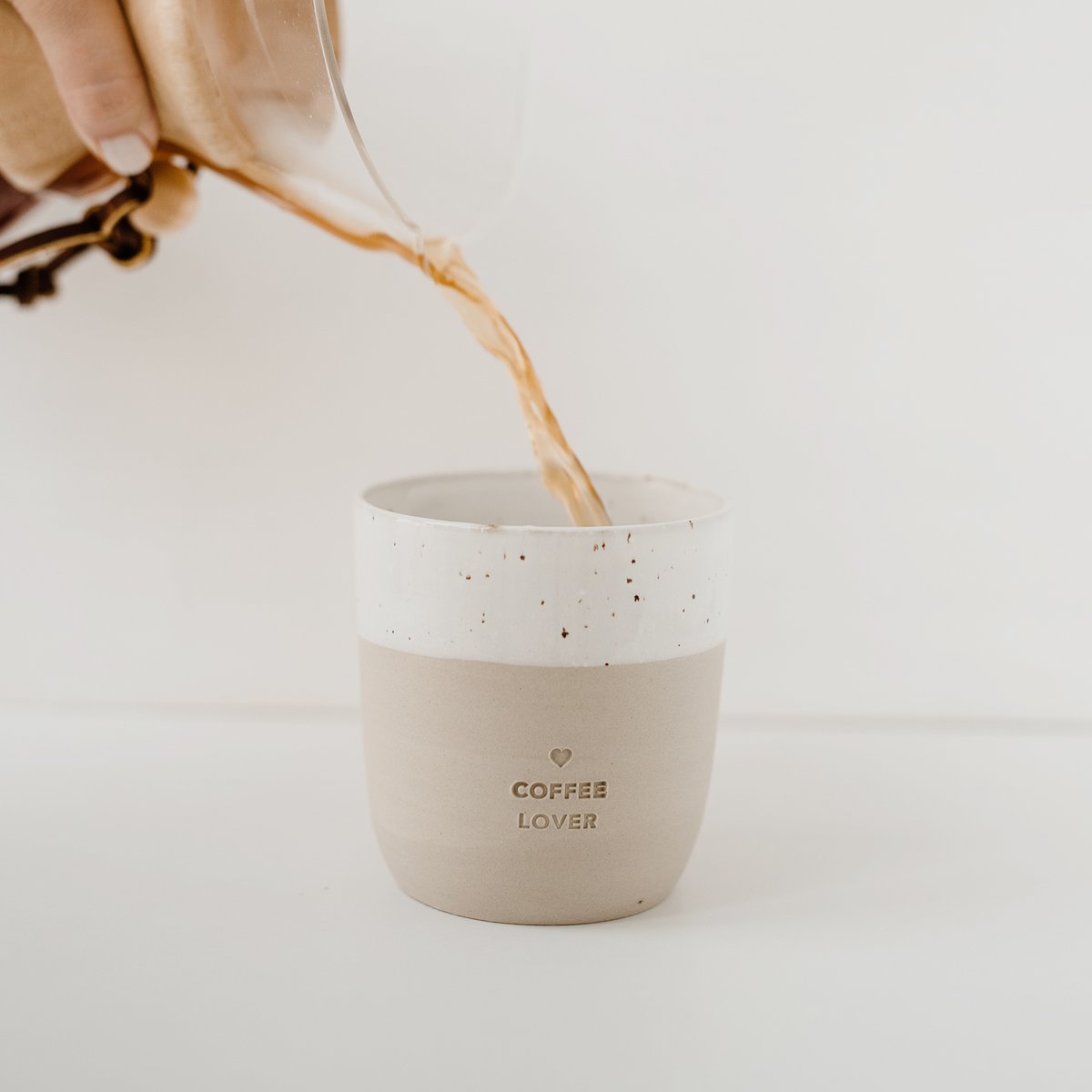 Handgemaakte koffie mok Coffee Lover van het merk Eulenschnitt, in beigetinten