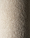 Gedetailleerde close-up van de OEKO-TEX® gecertificeerde teddystof in de warme beige kleur biscuit – een natuurlijke tint die rust en zachtheid uitstraalt in de kinderkamer.