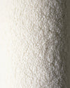 Gedetailleerde close-up van de OEKO-TEX® gecertificeerde teddystof in de kleur cream – een warme, elegante wit/offwhite tint die rust en zachtheid toevoegt aan elk kinderkamerinterieur.