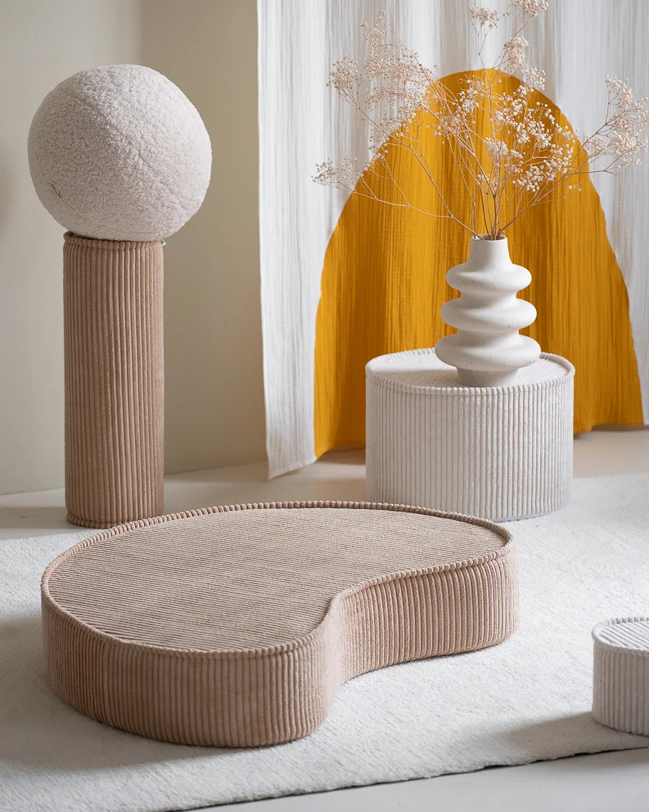 Hoe leuk zijn deze items van Wigiwama! Kussens, ballen, poefen, kinderbanken in de mooiste combinaties en kleuren.