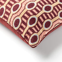 Pre-order | Sierkussen Liro | 30 x 50 cm | Maroon banner