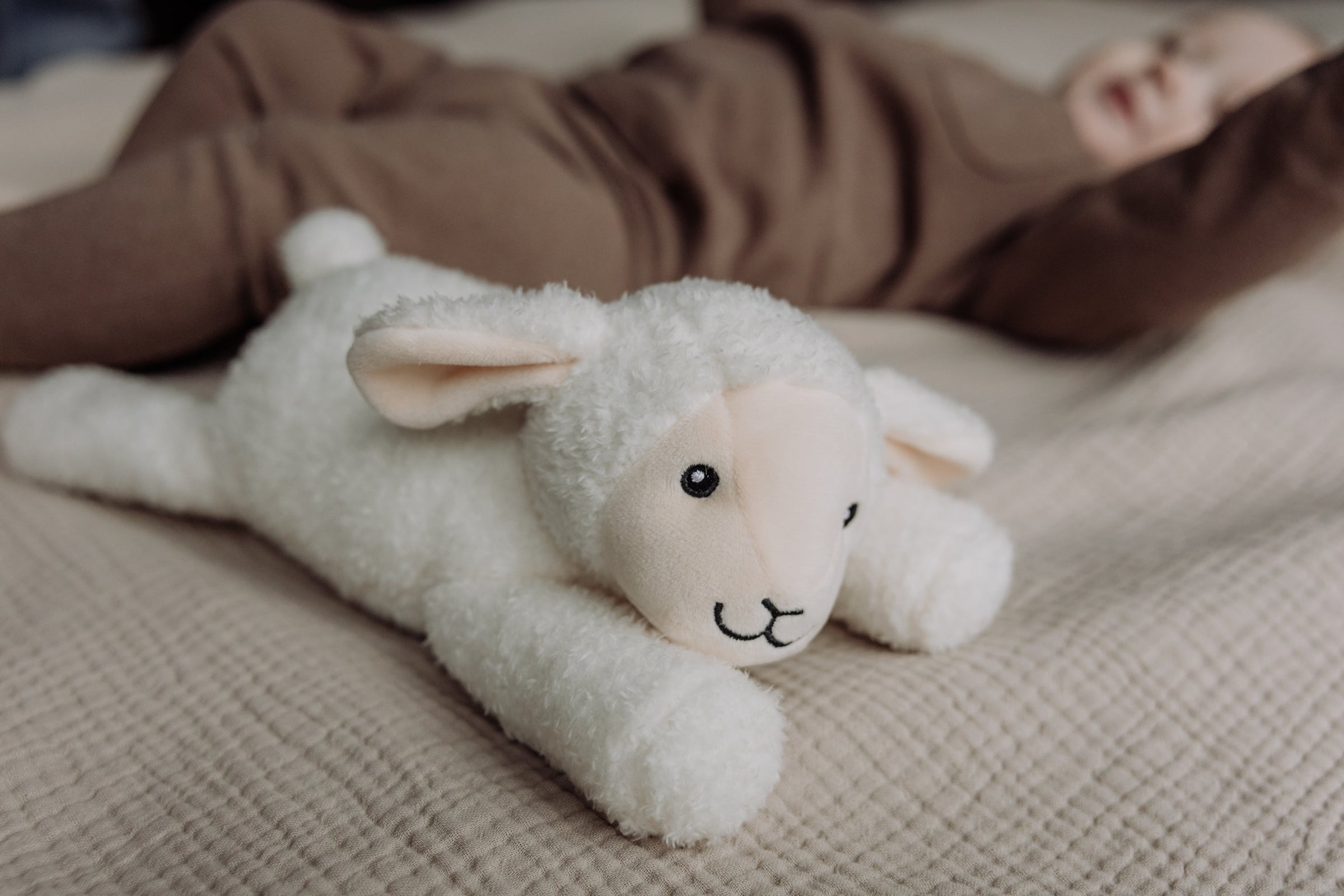Pre-order | Oplaadbare hartslagknuffel | Schaapje Rosie