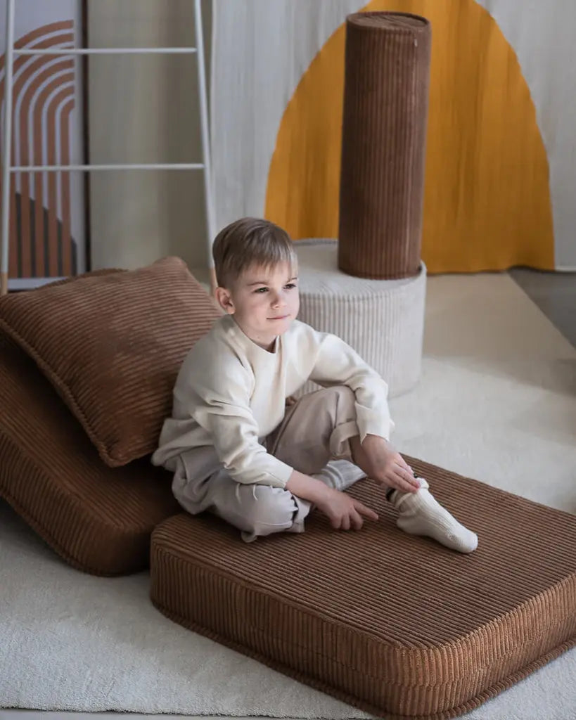 Hoe je hem ook noemt, hij zit en ligt vooral heerlijk. Deze royale stoel voor de kinderkamer. Van Wigiwama