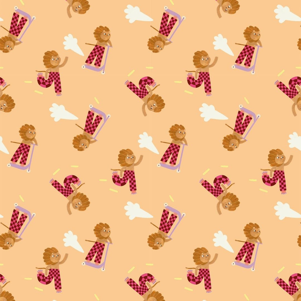 Behang | Skating lion | 100 x 320 cm | Peach & pink