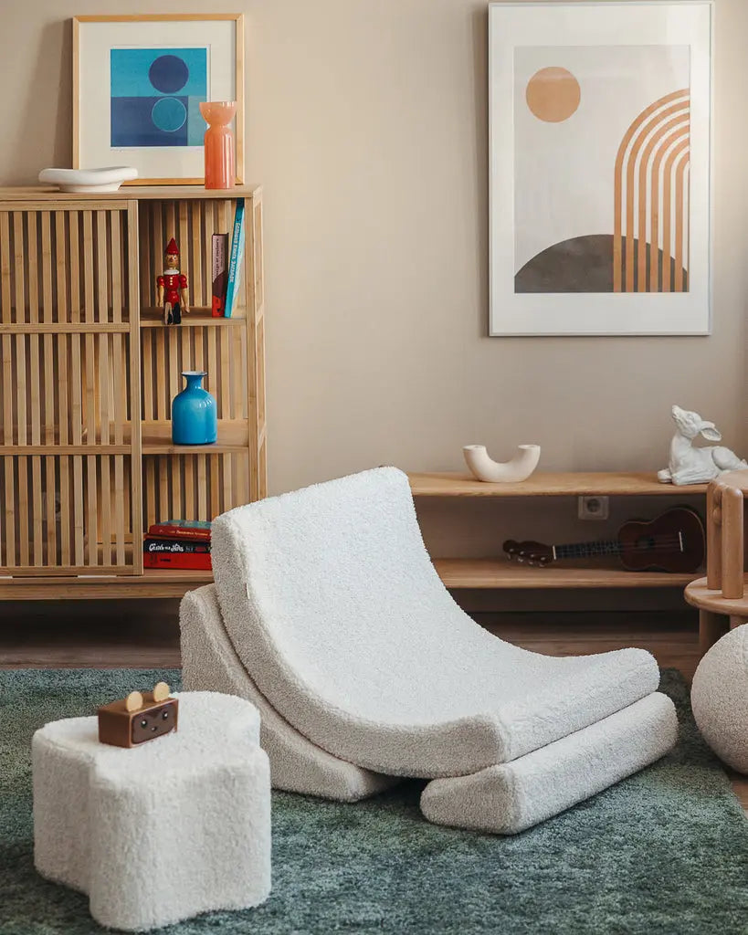 Wigiwama teddy Moon loungestoel en Cloud poef in de vorm van een wolk. Ideaal voor in de kinderkamer maar ook heel geschikt voor de woonkamer