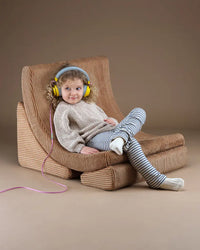 Heerlijk onderuitgezakt muziek luisteren op deze lounge stoel voor kinderen. Die wil je toch ook in jouw kinderkamer?