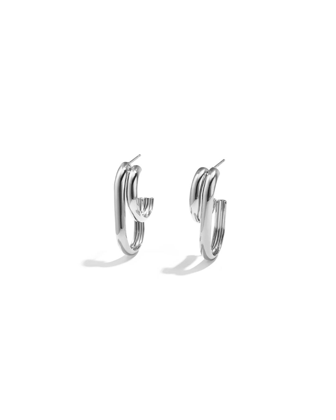 Oorbellen stekertjes met een dubbele look. Subtiel maar bijzonder. Van stainless steel, ook verkrijgbaar in goud.