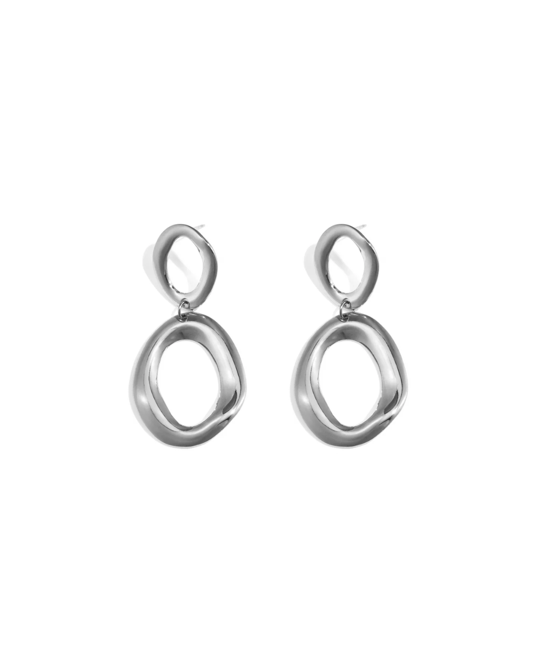 Subiele stainless steel oorbellen in zilver. Perfect voor zowel een feestje als een gewone werkdag. Ook verkrijgbaar in goudkleur.