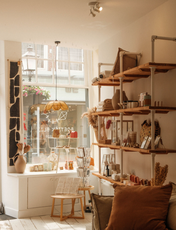 Eén en al gezellige en verrassende producten voor Kids en Kado. Een heerlijk boetiekje om gezellig even binnen te lopen. Zeker weten dat je er met de leukste producten en een grote glimlach op je gezicht weer naar buiten loopt. Want we heten niet voor niets Boetiek Blij !