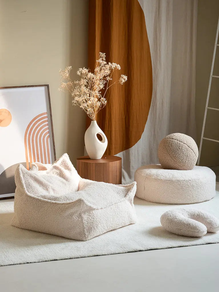 Crème teddy poef gecombineerd met andere Wigiwama producten, complete lounge set voor de kinderkamer of woonkamer