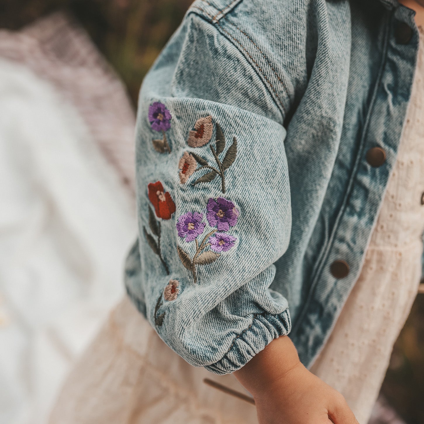 KIDSCOOL SPACE Jeansjack met capuchon voor meisjes, geborduurde spijkerjasoutfit, blauw, 11-12 jaar KIDSCOOL SPACE Jeansjack met capuchon voor meisjes, geborduurde spijkerjasoutfit, blauw, 11-12 jaar