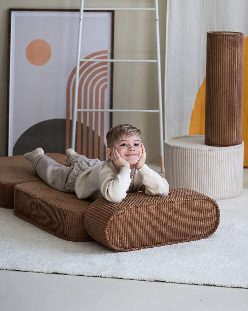 Uitgeklapt ziet de stoel er zo uit, om overdag lekker op te chillen en 's nachts een prima logeerbed voor een vriendje of vriendinnetje