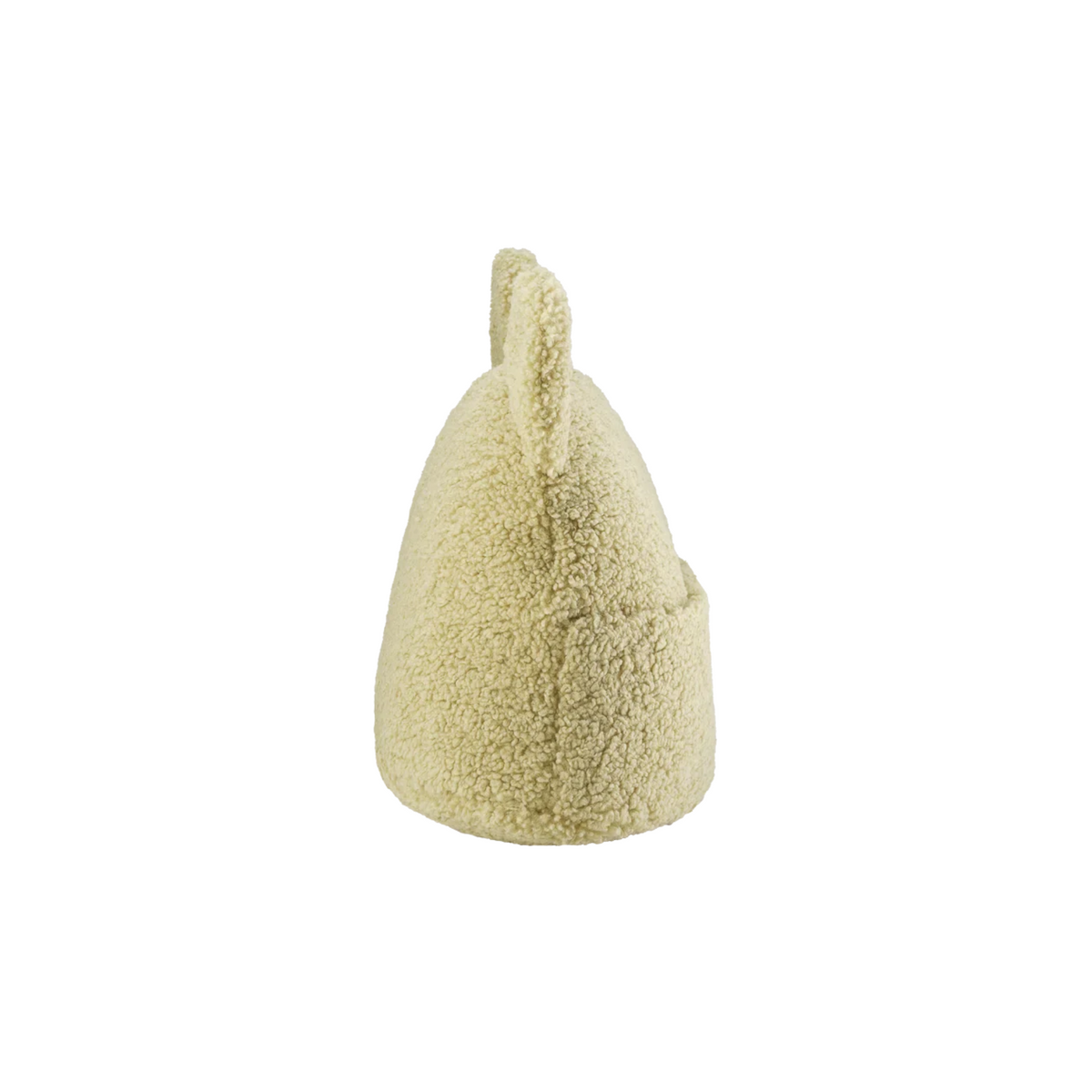 Zijkant van het Wigiwama teddy sierkussen in de vorm van een beertje, uitgevoerd in matcha – een natuurlijke, zachtgroene kleur met schattige oren en een praktisch vakje aan de voorkant.