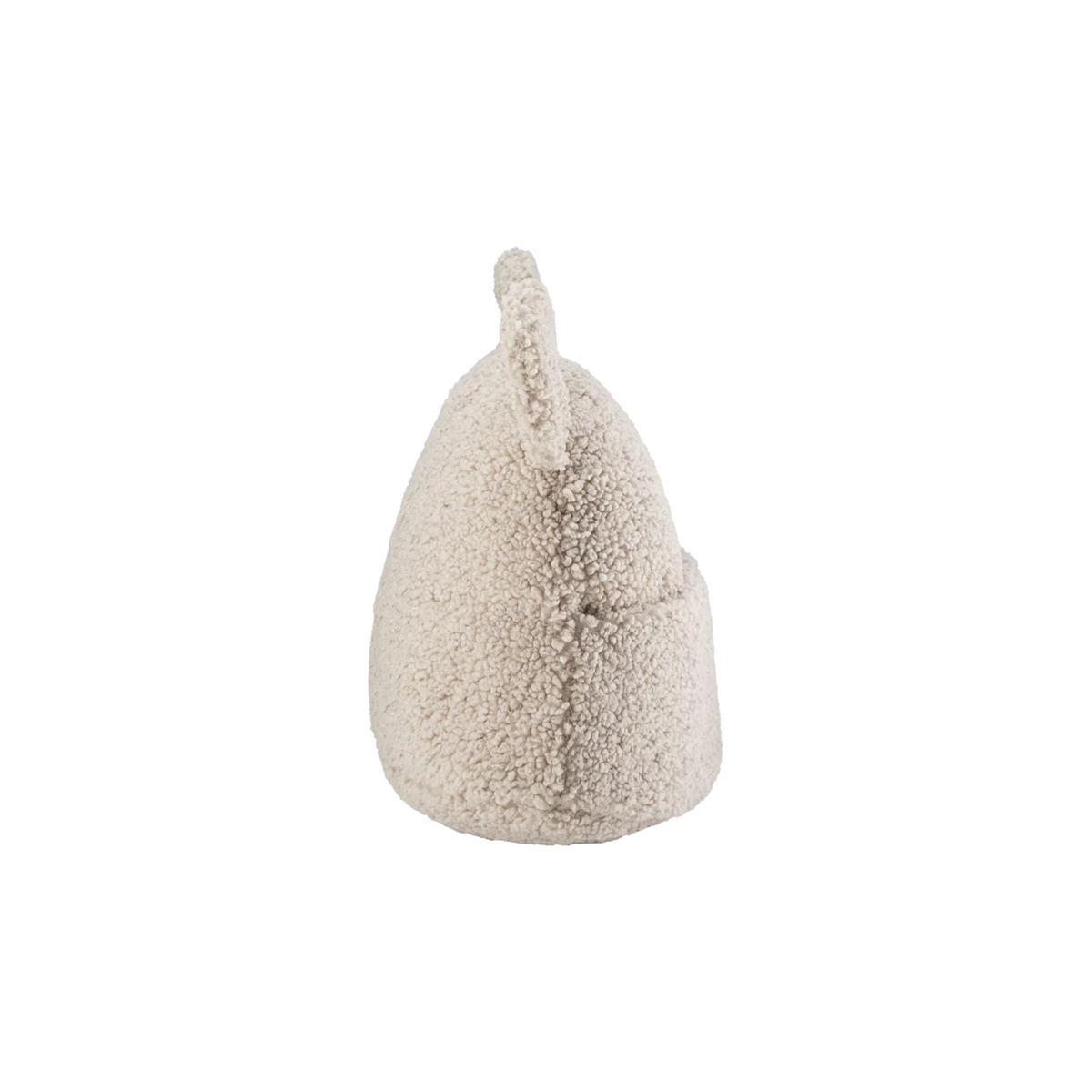 Zijkant van het Wigiwama teddy sierkussen in biscuit, met een speels berenoortje en een zachte, ondersteunende vorm – een mooie, neutrale kleur voor elk interieur.