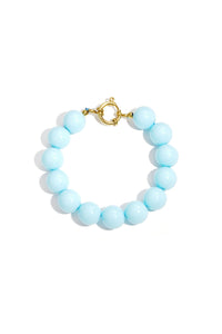 Bracelet with large beads and clasp at the front