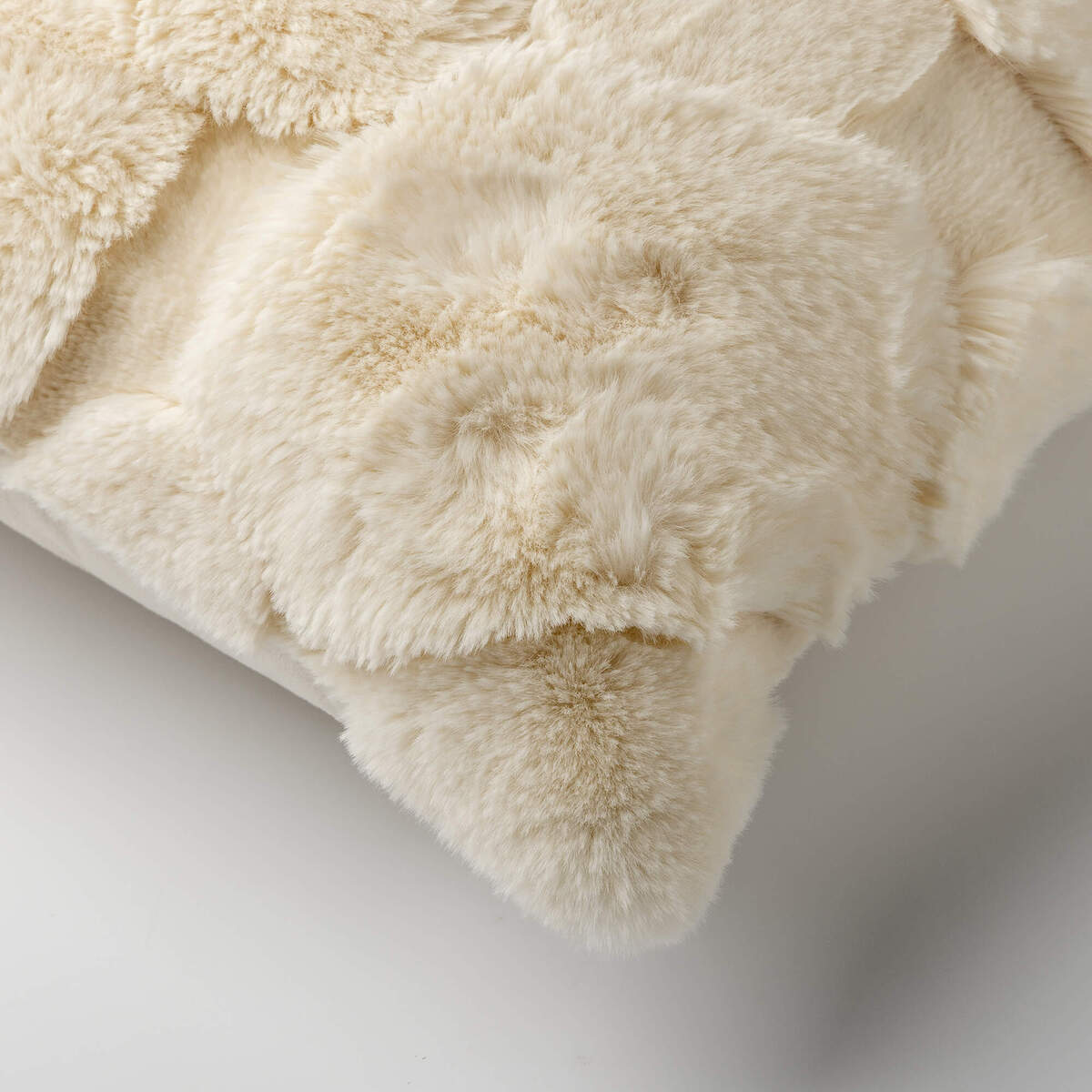 Sierkussen Pom | 45 x 45 cm | Cannoli cream