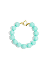 Bracelet with large beads and clasp at the front