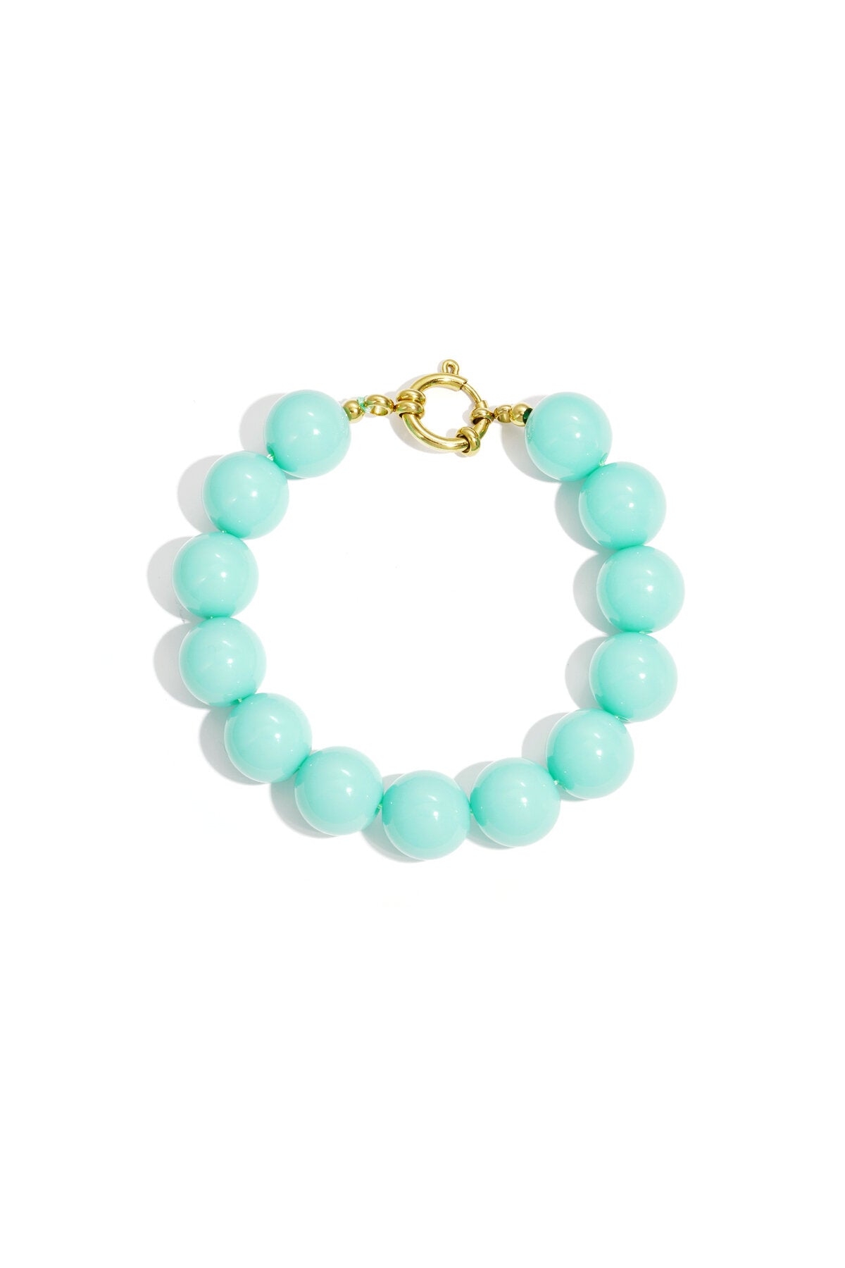 Bracelet with large beads and clasp at the front