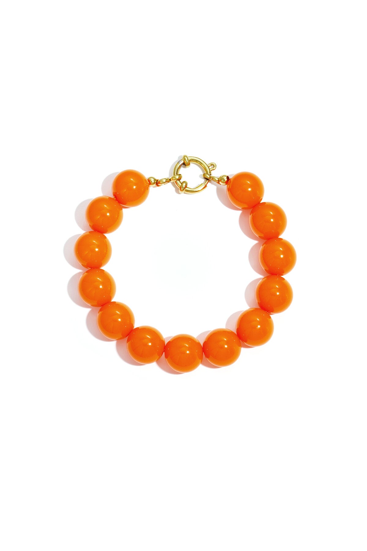 Bracelet with large beads and clasp at the front