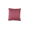 Zacht velvet sierkussen van Goround Interior in een warme burgundy kleur. Het kussen heeft een afmeting van 45 x 45 cm.