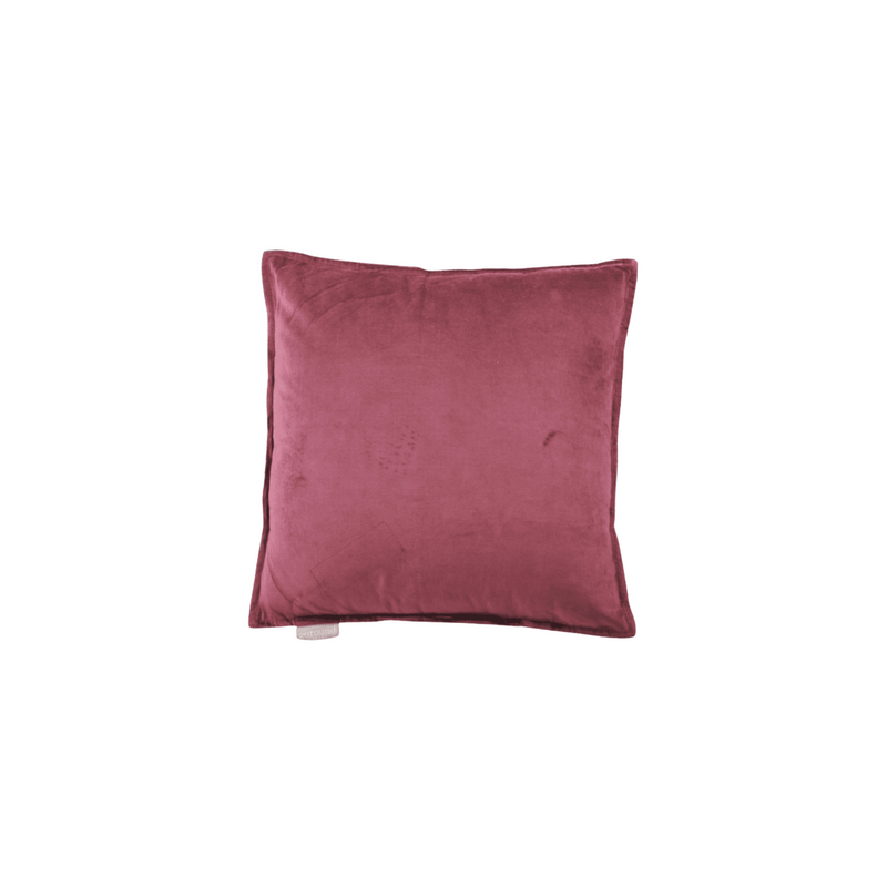 Zacht velvet sierkussen van Goround Interior in een warme burgundy kleur. Het kussen heeft een afmeting van 45 x 45 cm.