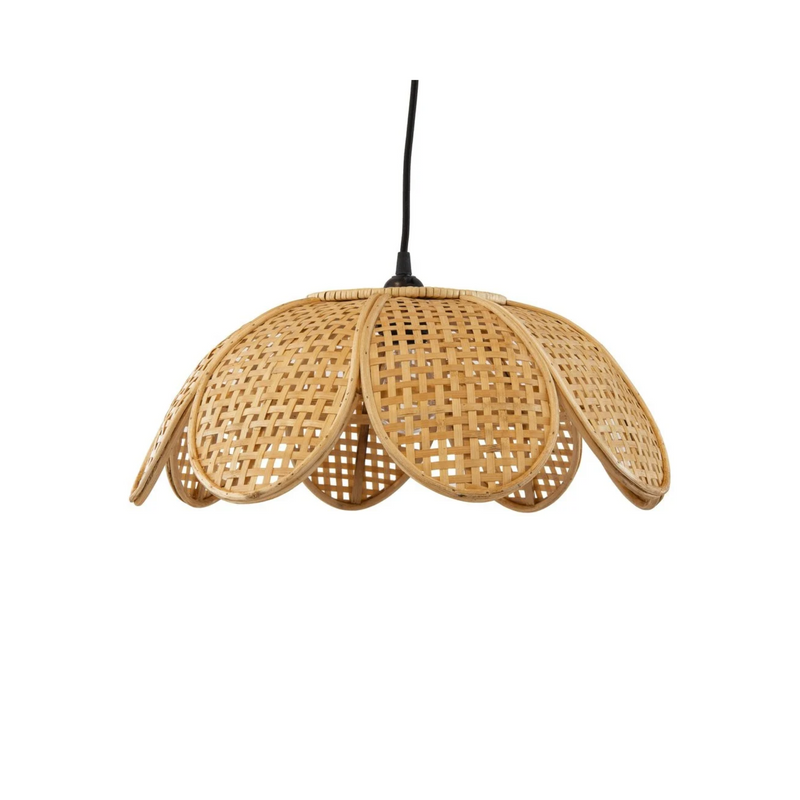 Naturel kleur rotan hanglamp van KidsDepot. Ca 46 cm groot en in de vorm van een soort bloemblaadjes. Inclusief E27 fitting en zwart snoer.