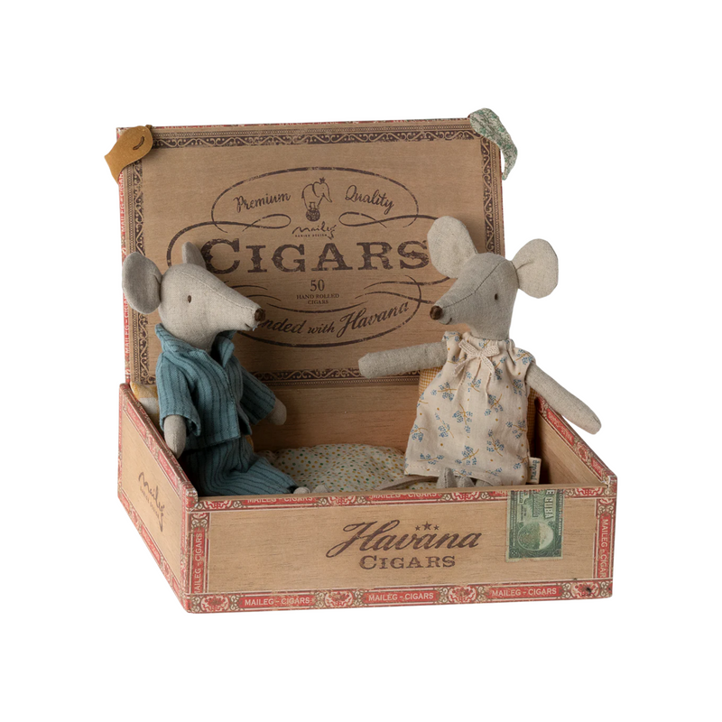 Pre-order | Mum and dad mice in cigarbox