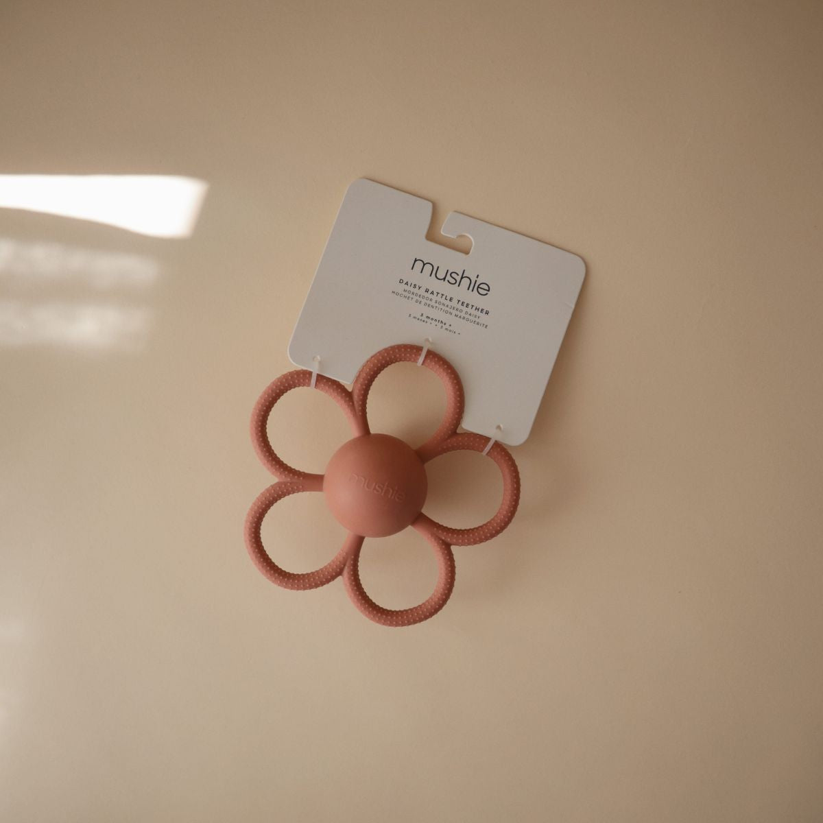 Pre-order | Rammelaar & bijtring | Daisy | Dusty rose