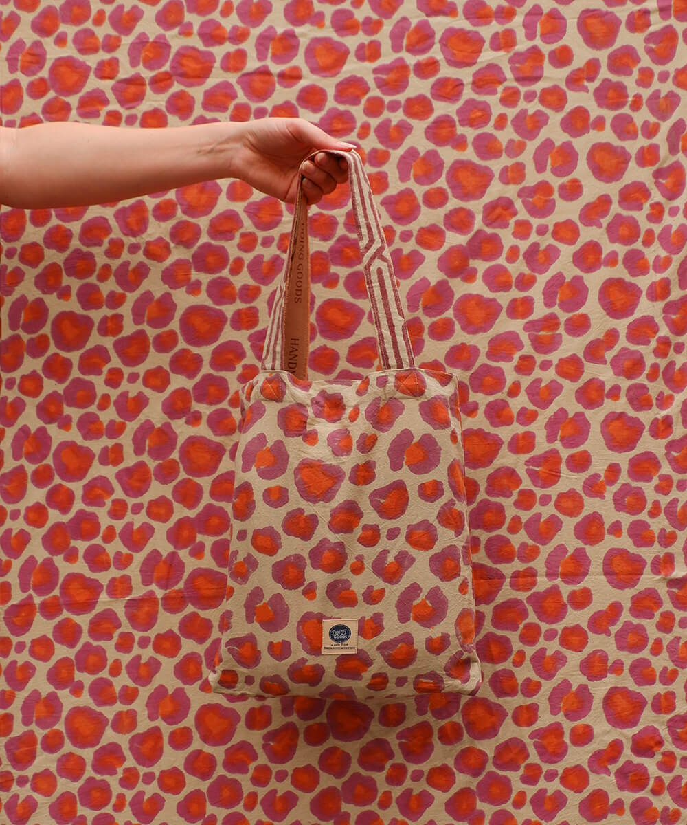 Katoenen plaid / tafelkleed in tote bag | Pink leopard