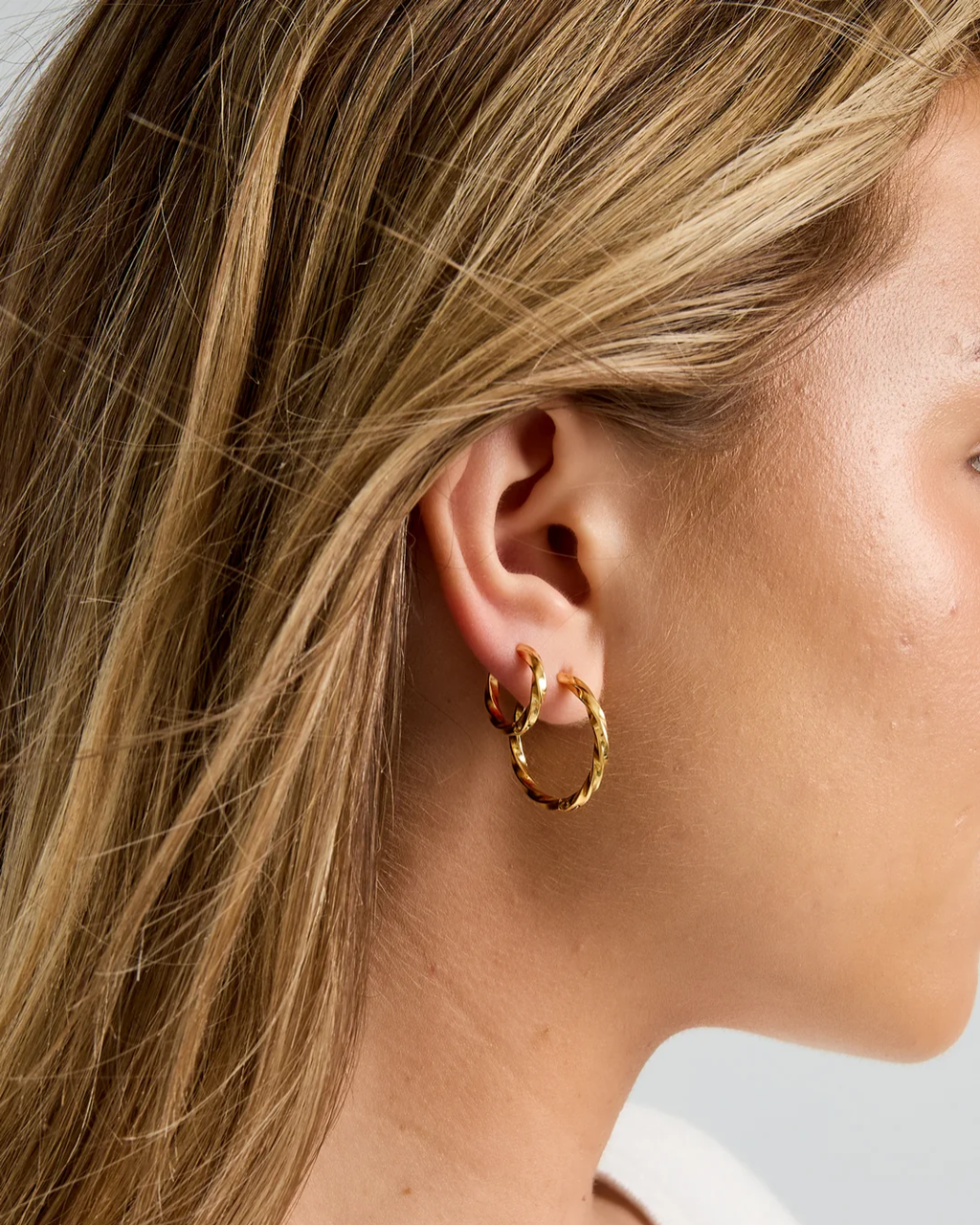Oorbellen | Sculpted hoop | Goud & zilver | Diverse maten