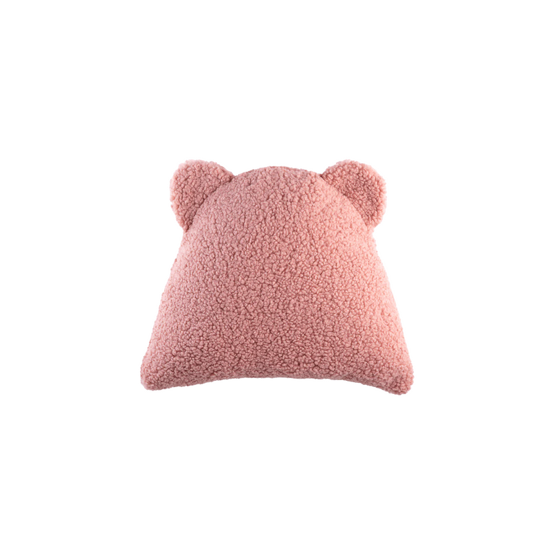 Het teddy sierkussen van Wigiwama in de vorm van een beertje straalt zachtheid en veiligheid uit. Gemaakt van OEKO-TEX® teddystof in een zacht roze kleur, ideaal als decoratief én functioneel accessoire voor kinderen.