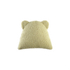Schattig sierkussen in de vorm van een beertje met oortjes, bekleed met OEKO-TEX® gecertificeerde teddystof in matcha. Een duurzame en kindvriendelijke eyecatcher voor elke kinderkamer.
