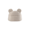 Studio-opname van het Wigiwama beerkussen in de kleur biscuit – een elegant en functioneel accessoire van teddy stof, met opbergvakje aan de voorkant voor boekjes of knuffels.