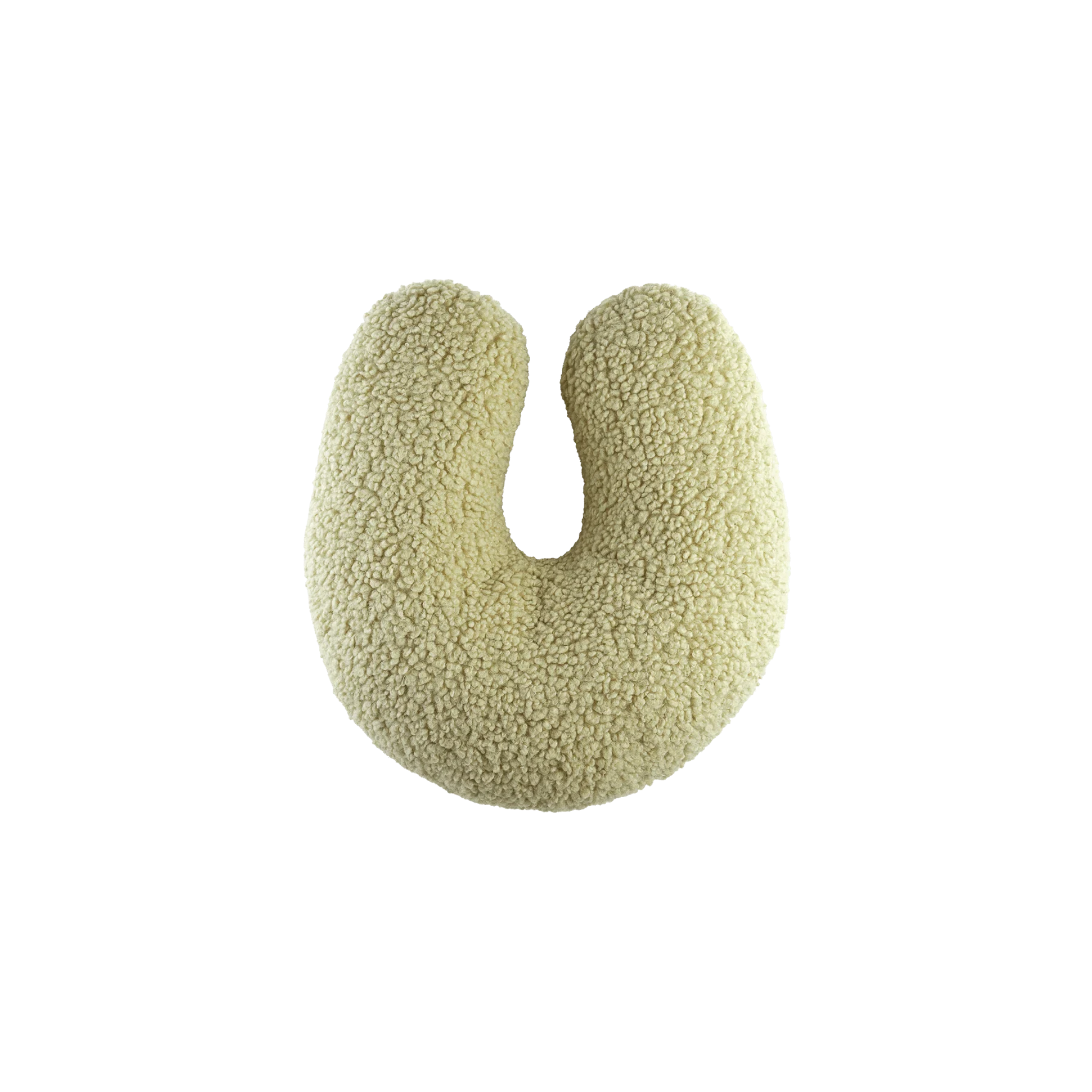 Minimalistische productfoto van het U-vormige sierkussen van Wigiwama in de naturel zachtgroene kleur matcha – een duurzaam, OEKO-TEX® gecertificeerd accessoire dat comfort en stijl toevoegt aan elke kinderkamer.