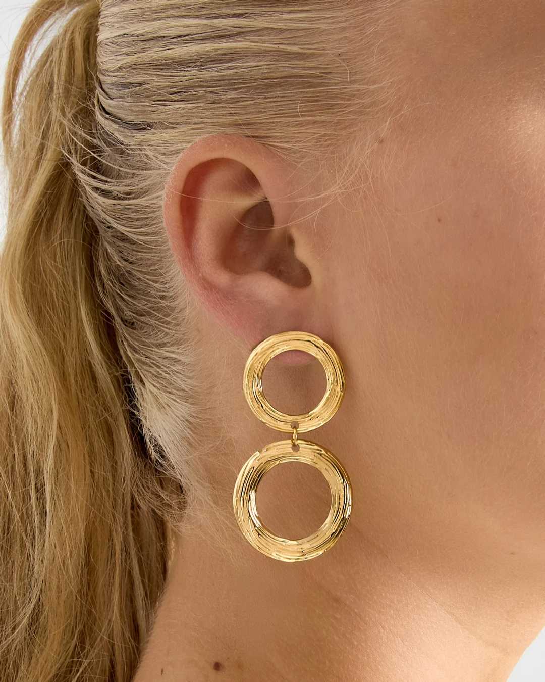 Oorbellen | Textured orbit | Goud